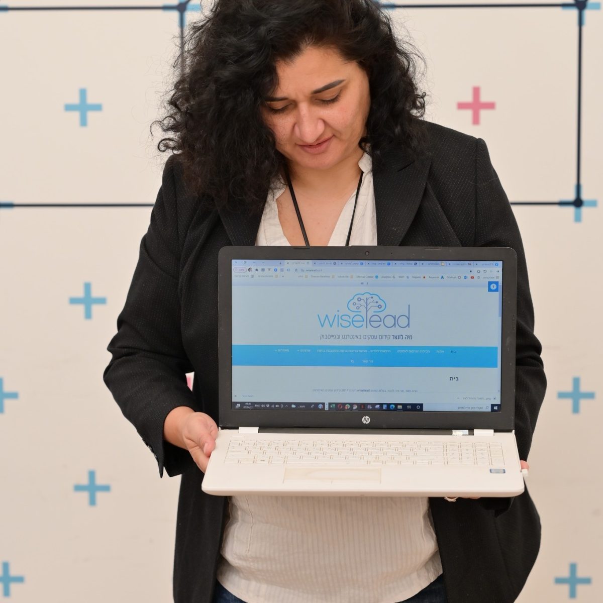 ניהול דיגיטל שמייצר לקוחות לעסק | Wiselead